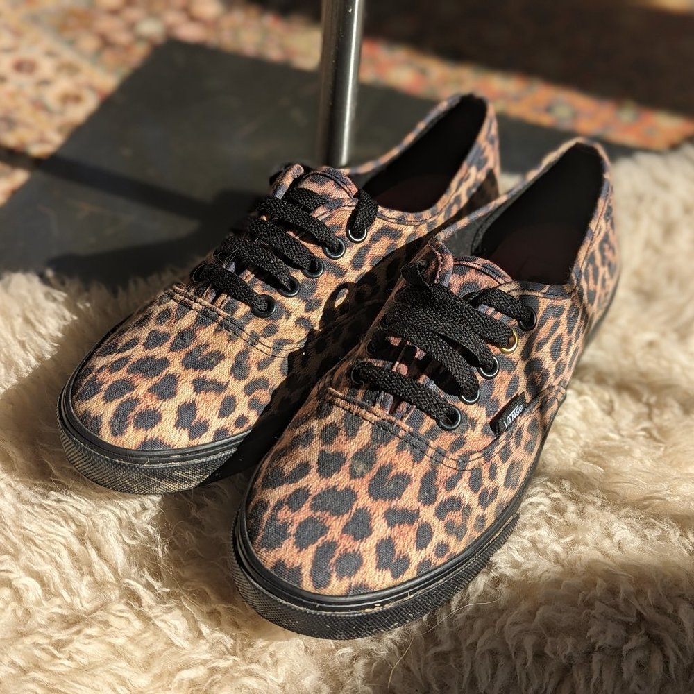 size 8 leopard print Vans